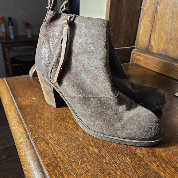 DV Dolce Vita Women's size 8.5 brown leather blocked Heel zip up ankle bootie. - Picture 13 of 13